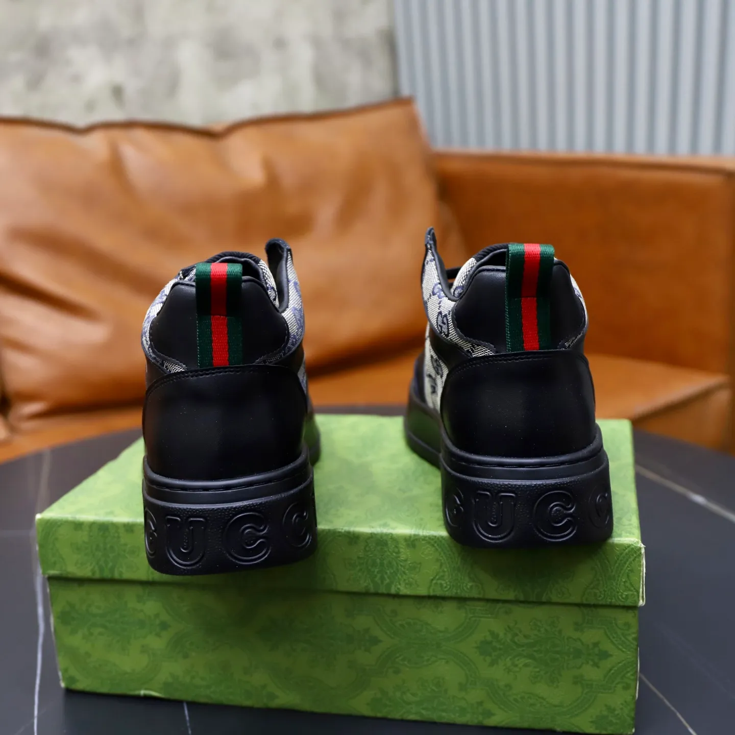 Ex-factory price: 442💰🙅‍♂️🙅‍♂️🙅‍♂️ Brand: GUCCI Standard code: 38-44 (45 customized) Grade: Same as the official website Material: Original cowhide material spliced with brand cloth Comfortable and breathable lining Lightweight and wear-resistant sports outsole Style category: Men's fashionable casual shoes Running sports shoes Distinguished luxury brand elements Top luxury color: actual picture color